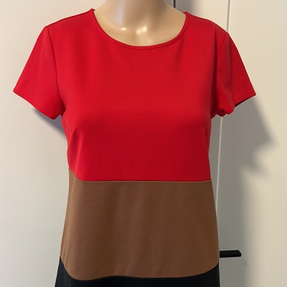 Women color block t-shirt is color size 2 - Picture 3 of 3